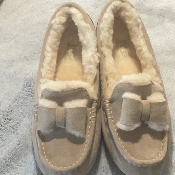 UGGS SLIPPER/SHOES - Picture 2 of 6